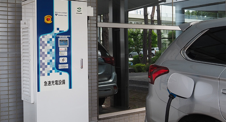 設置数が多い容量帯の50kW／30kWの急速充電器。